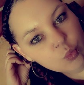 Meet your Posher, Elaine